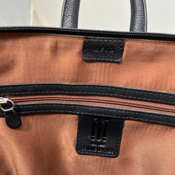 ili New York Small Backpack Toffee/Black - Picture 9 of 13